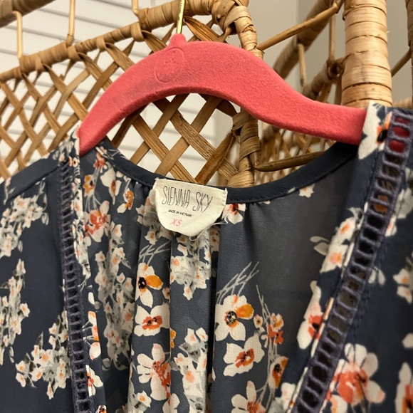 Sienna Sky Blouses - Picture 7 of 8